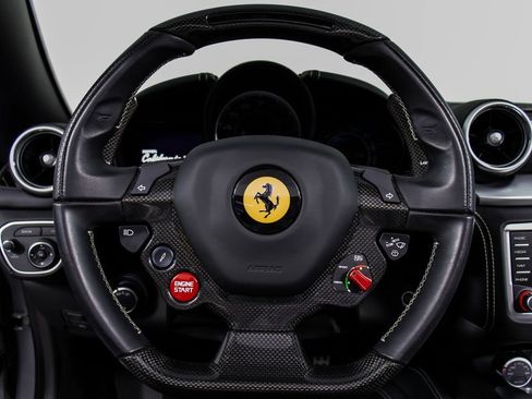 Used 2016 Ferrari California T image 4