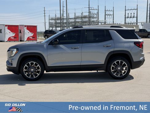Used 2025 GMC Terrain Elevation w/ Elevation Premium Package AWD/4WD image 8