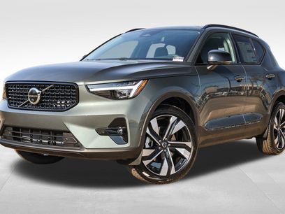 New 2026 Volvo XC40 B4 Plus w/ Climate Package