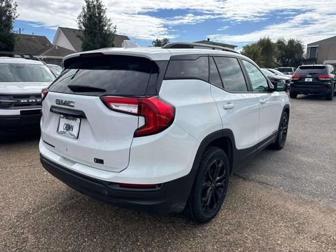 Used 2022 GMC Terrain SLE w/ Elevation Edition image 6