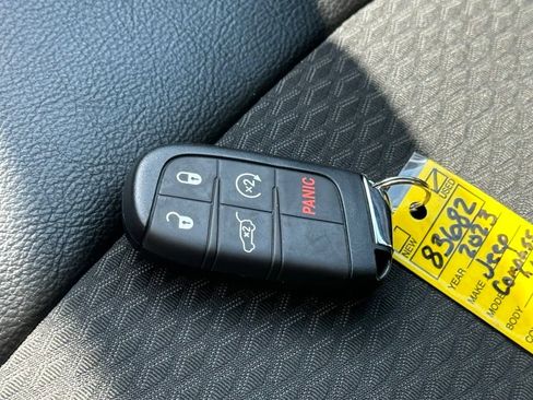 Used 2023 Jeep Compass Latitude w/ Convenience Group AWD/4WD image 32