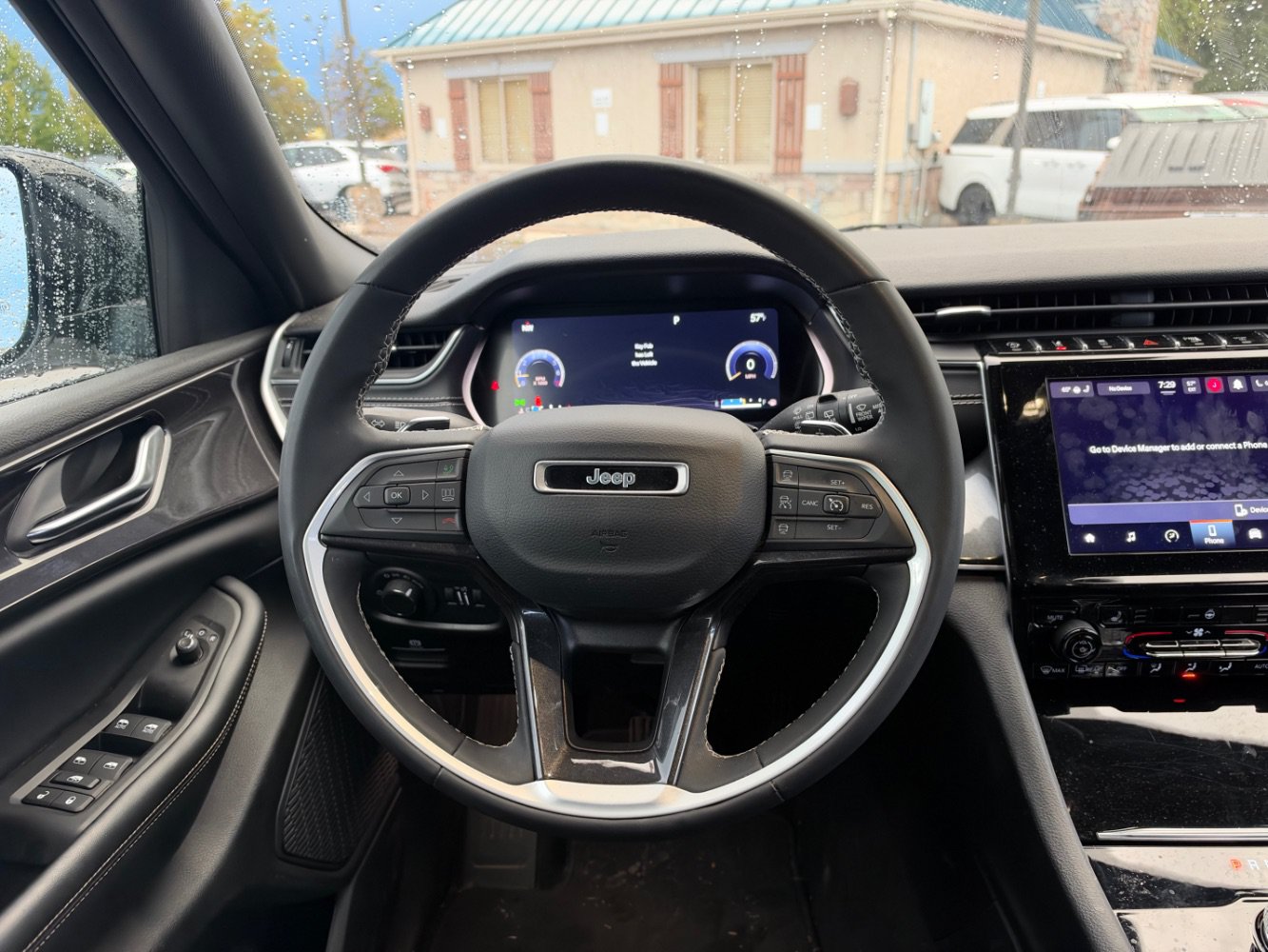 Used 2023 Jeep Grand Cherokee Altitude AWD/4WD image 13