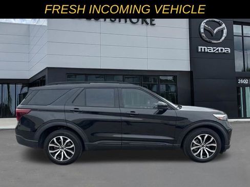 Used 2023 Ford Explorer ST image 2