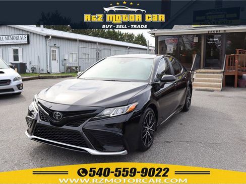 Used 2024 Toyota Camry SE image 1