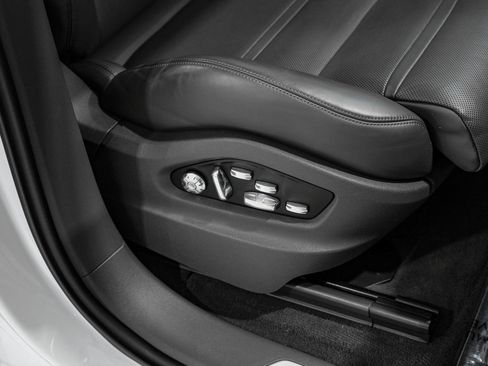 Used 2020 Porsche Cayenne Turbo image 31