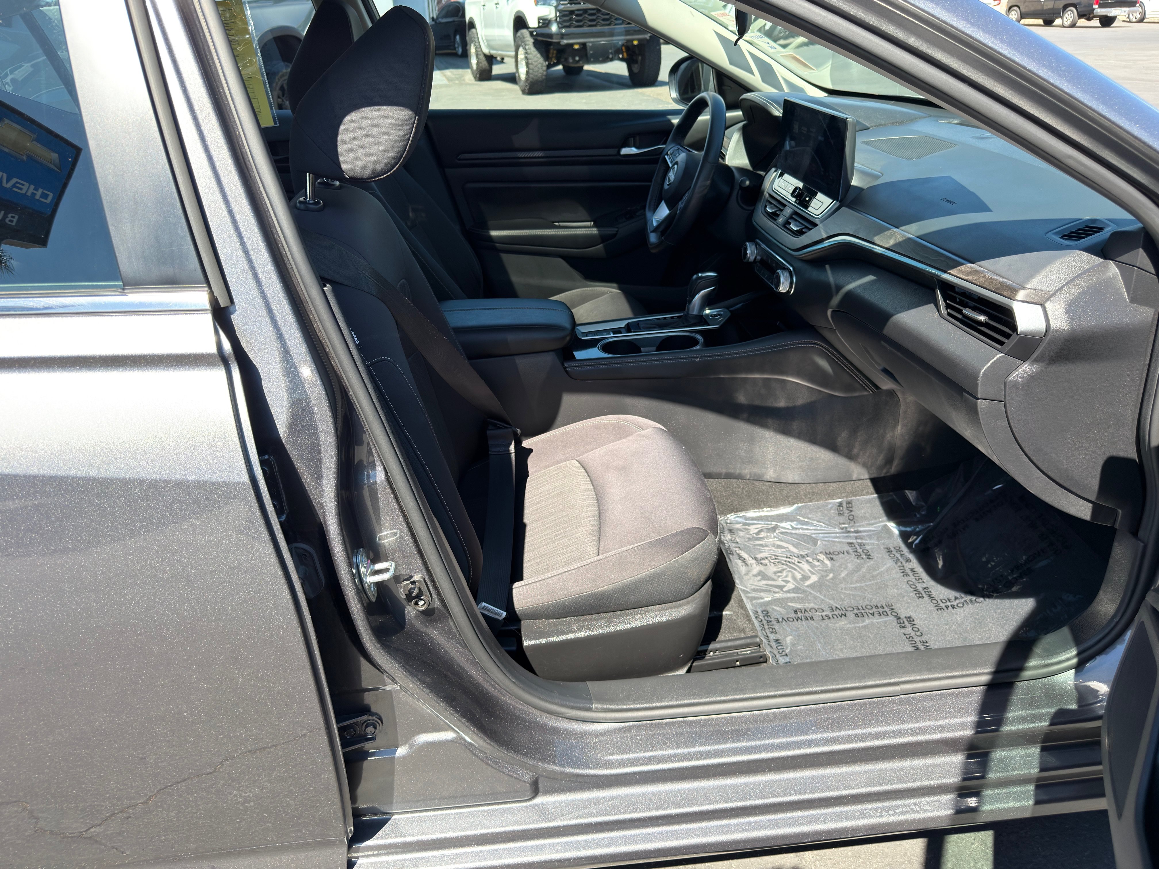 Used 2024 Nissan Altima 2.5 SV w/ SV Premium Package FWD image 10