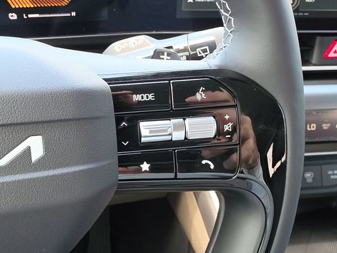 New 2027 Kia Carnival LXS FWD image 31