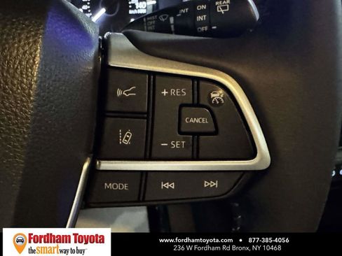 Used 2023 Toyota Highlander XLE AWD/4WD image 21