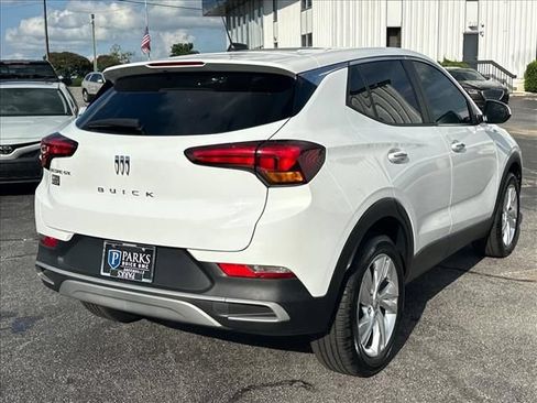 Certified 2024 Buick Encore GX Preferred w/ Comfort Package FWD image 11