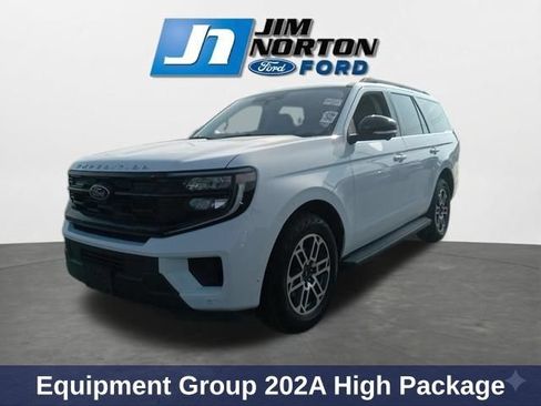 Used 2025 Ford Expedition Active AWD/4WD image 4