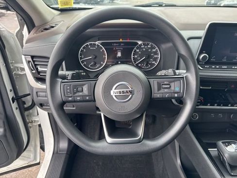 Used 2021 Nissan Rogue SV image 11