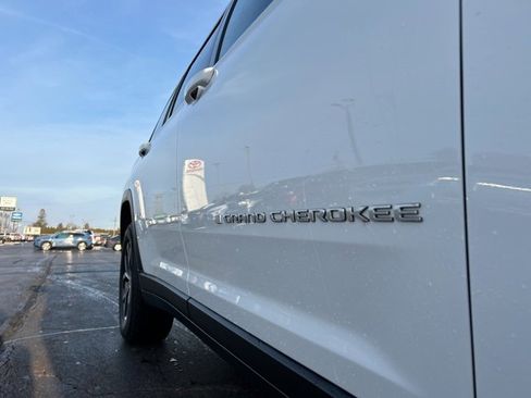 Used 2024 Jeep Grand Cherokee L Limited w/ Trailer Tow Package image 16