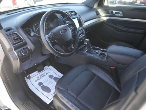 Certified 2018 Ford Explorer XLT w/ Equipment Group 202A image 8