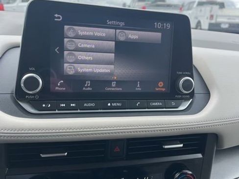 Used 2025 Nissan Rogue SV image 49