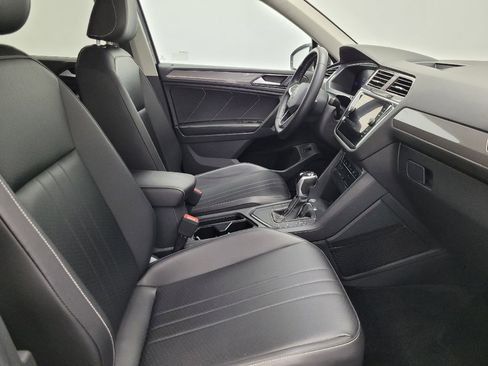 Used 2022 Volkswagen Tiguan SE FWD image 21