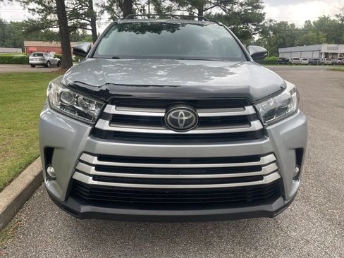Used 2017 Toyota Highlander SE w/ Carpet Mat Package AWD/4WD image 8
