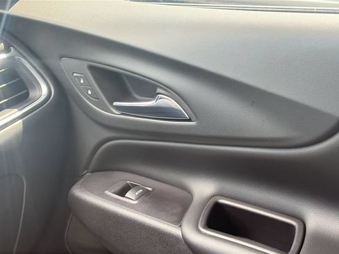 Used 2020 Chevrolet Equinox LT w/ Sport Edition FWD image 14