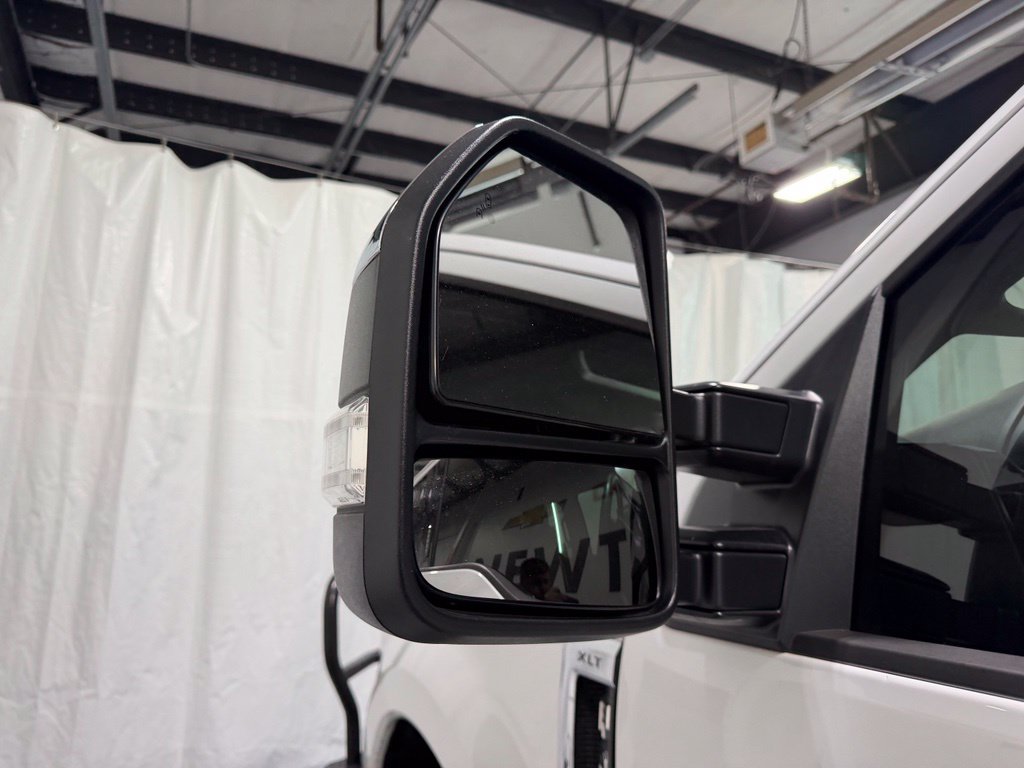 Used 2018 Ford F250 XLT w/ XLT Premium Package AWD/4WD image 8