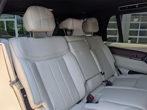 Used 2025 Land Rover Range Rover Long Wheelbase SE AWD/4WD image 31