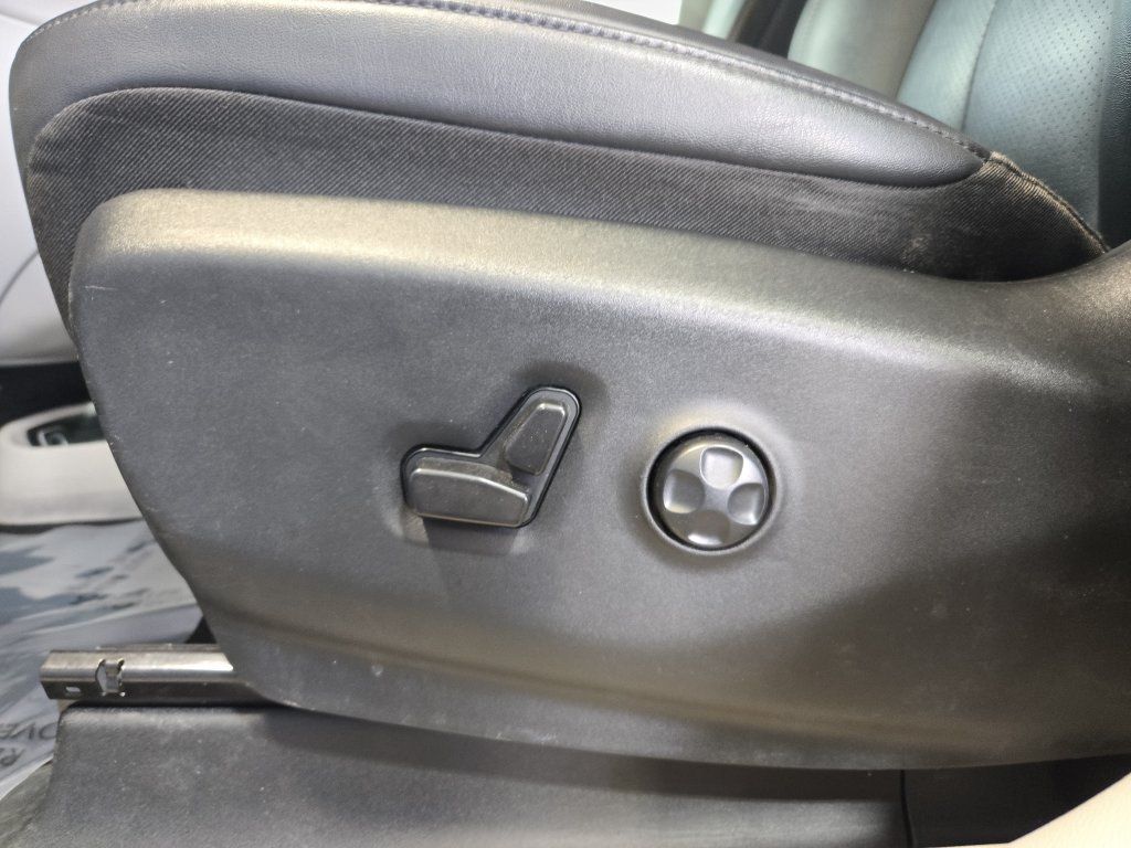 Used 2024 Chrysler Pacifica Touring-L FWD image 31