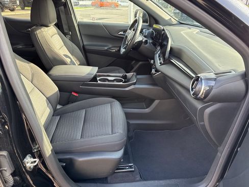 Used 2025 Chevrolet Equinox LT image 12