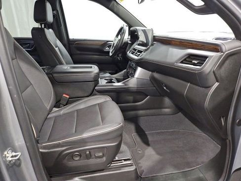 Used 2023 Chevrolet Suburban Premier AWD/4WD image 19