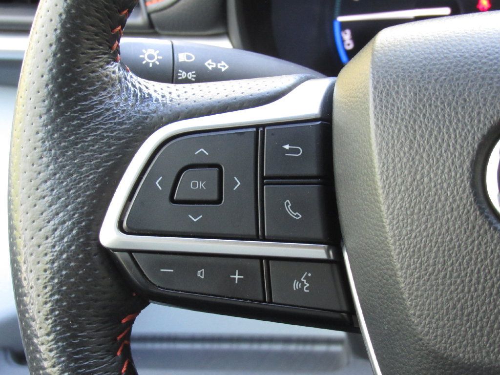 Used 2024 Toyota Sienna XSE AWD/4WD image 28