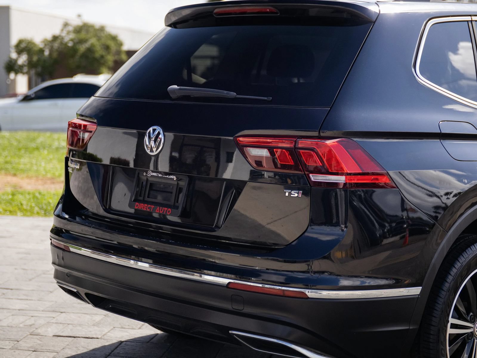 Used 2018 Volkswagen Tiguan SEL FWD image 11
