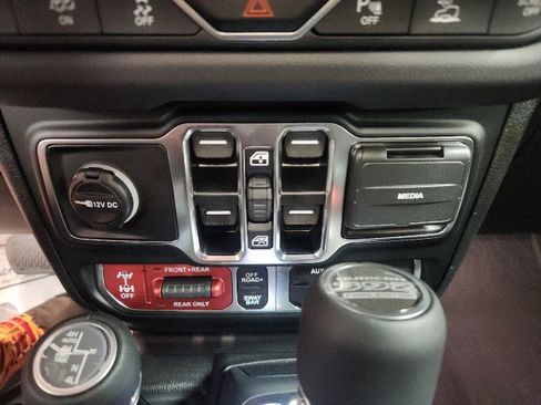 New 2025 Jeep Wrangler Unlimited Rubicon 392 image 17