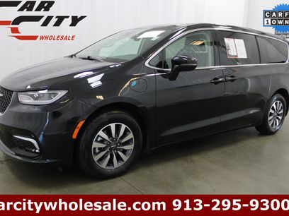Used 2022 Chrysler Pacifica Touring-L