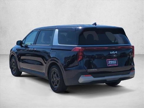 Used 2025 Kia Carnival image 8