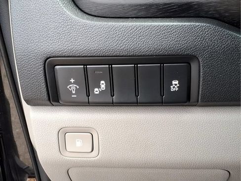 Used 2020 Kia Sedona EX FWD image 19