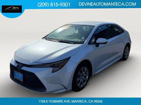Used 2022 Toyota Corolla LE image 3