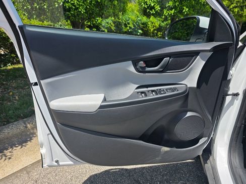 Used 2022 Hyundai Kona SE w/ Cargo Package FWD image 9