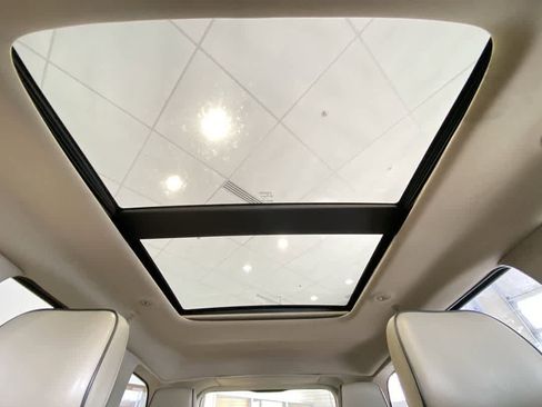 Used 2017 Jeep Grand Cherokee Overland image 25