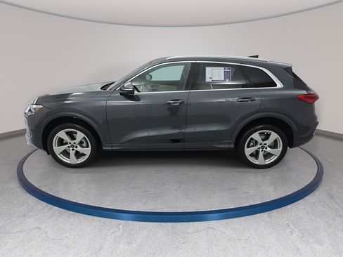 Used 2025 Audi Q5 Premium Plus w/ Premium Plus AWD/4WD image 8