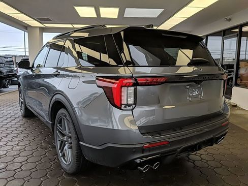 Used 2025 Ford Explorer ST image 8