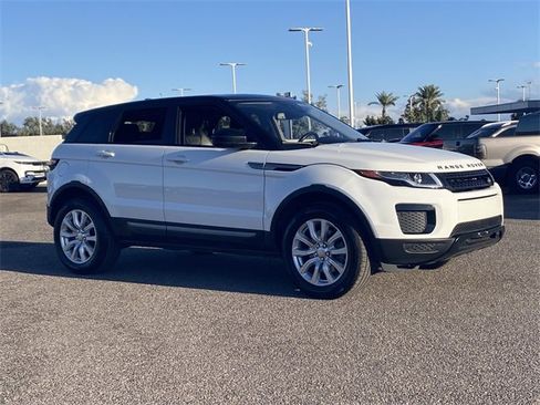 Used 2019 Land Rover Range Rover Evoque SE image 4
