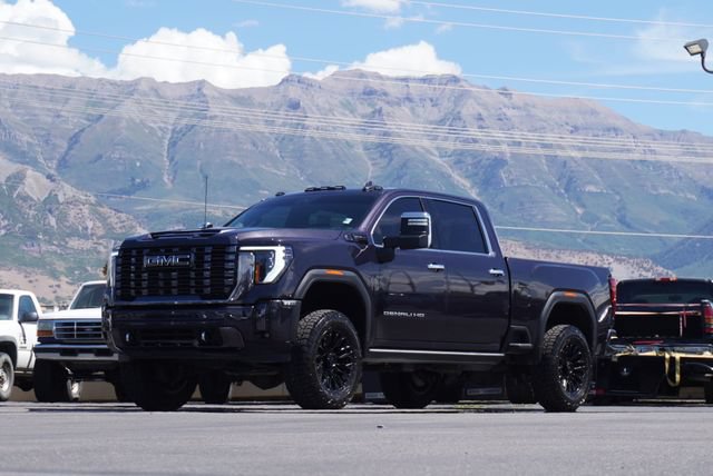 Used 2024 GMC Sierra 3500 Denali Ultimate AWD/4WD image 3