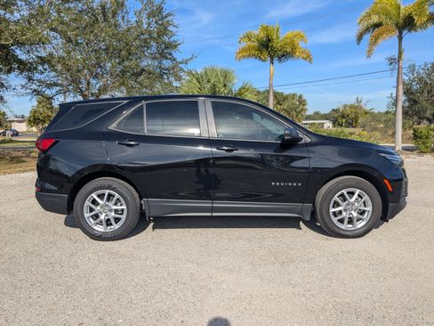 Used 2024 Chevrolet Equinox LS w/ Driver Confidence II Package FWD image 3