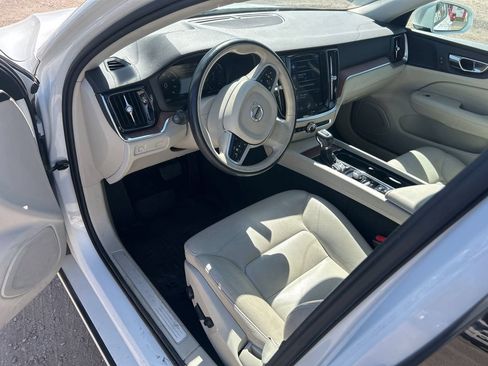 Used 2019 Volvo S60 T6 Momentum w/ Multimedia Package AWD/4WD image 2