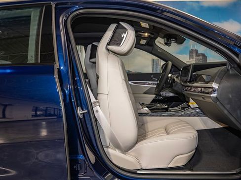 Used 2026 BMW 740i xDrive image 21