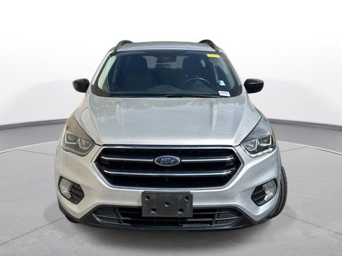 Used 2018 Ford Escape SE w/ SE Sport Appearance Package FWD image 3