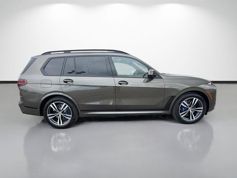 New 2027 BMW X7 xDrive40i w/ M Sport Package AWD/4WD image 2