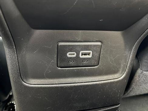 Used 2023 GMC Acadia SLE image 20