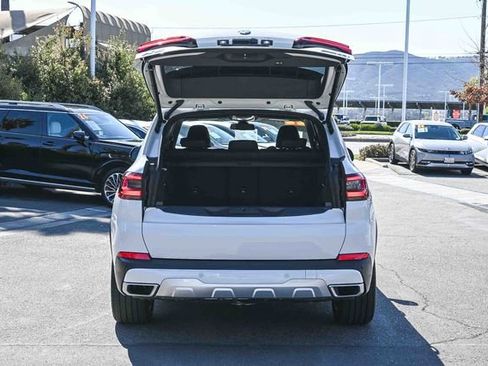 Used 2022 BMW X5 xDrive40i w/ Premium Package image 9