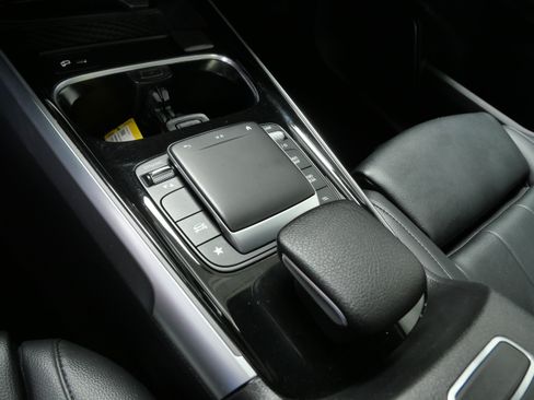 Certified 2021 Mercedes-Benz GLB 250 4MATIC image 22
