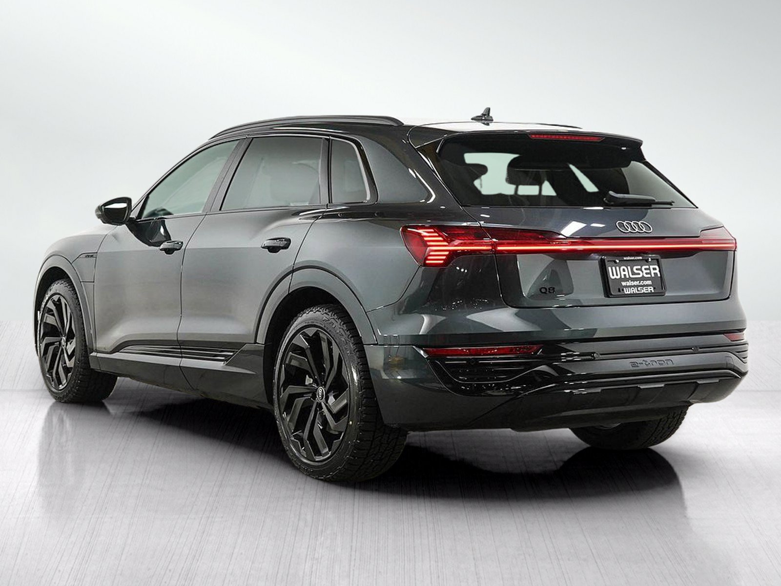 Used 2024 Audi Q8 e-tron Premium Plus AWD/4WD image 3
