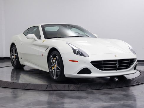 Used 2017 Ferrari California T RWD image 8