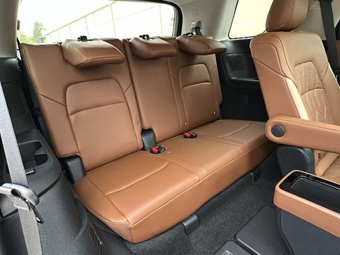 New 2026 Nissan Pathfinder Platinum AWD/4WD image 11